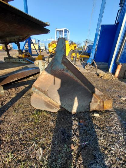 Łyżka z bocznym wysypem do ładowarki Schaeff (3)