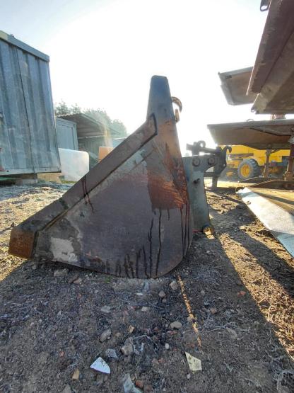 Łyżka z bocznym wysypem do ładowarki Schaeff (6)