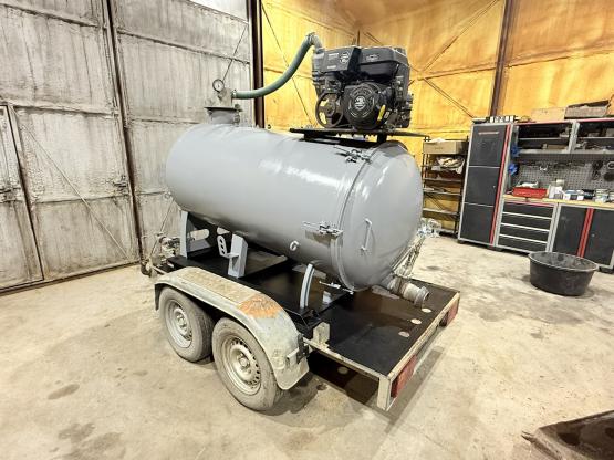  Przyczepa cysterna do bentonitu , koparka próżniowa (1)